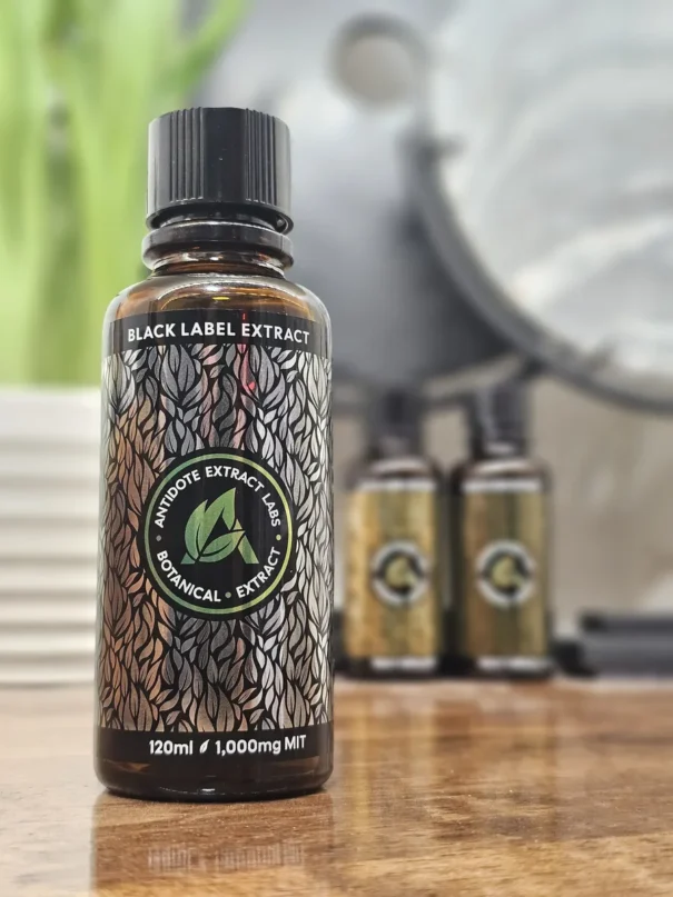 1000 MG BLACK MIT 120ML front of bottle